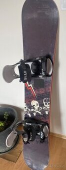 Snowboard s vázáním