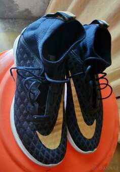 Sportovní obuv Nike 44