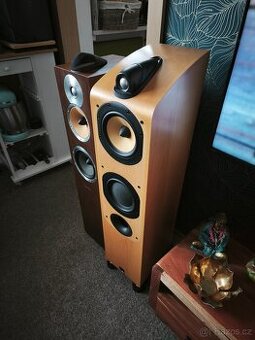 Bowers and Wilkins 704 Nautilus...TOP