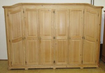 Šestidveřová šatní skříň z borovice - masiv - Výborný stav