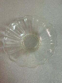 Miska z bílého skla