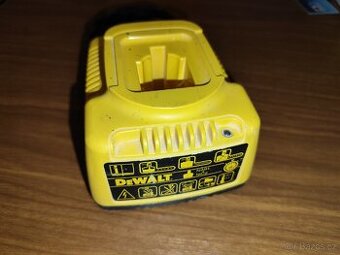 Nabíječka Dewalt DE 9116,