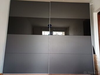 Prostorná, elegantní skříň