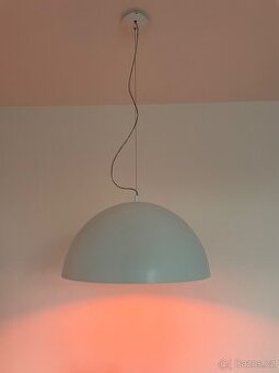 Závěsné bílé světlo – minimalistické, průměr cca 52 cm