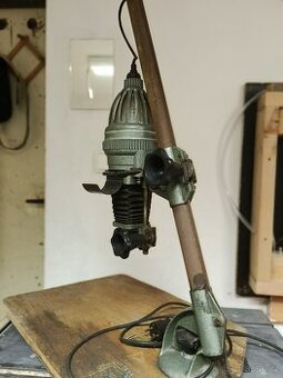 Starší zvětšovací přístroj