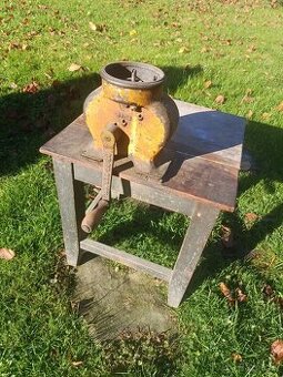 Litinová převodovka k odstředivce mléka