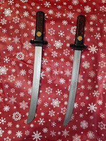 Hračky - meče, štíty, pistole atd.