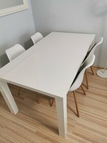 Jídelní stůl, bílá lesk s 4 židlemi jako nový