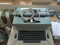 Elektrický psací stroj Robotron 242
