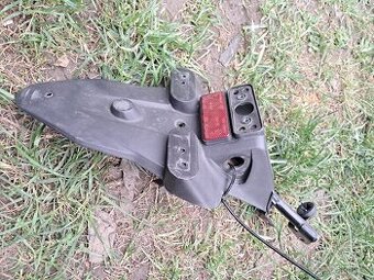 Honda CBR250R zadní blatník