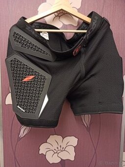 Šortky s cgrániči