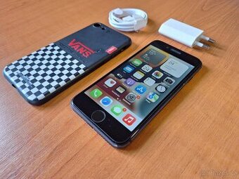 iPhone 8 Black 64gb, baterie 90%