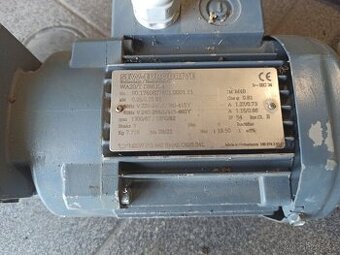Elektromotor s převodovkou