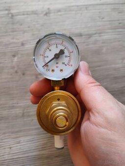 Regulátor na CO2 nebo jiné plyny