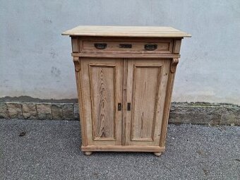 STAROŽITNÉ VERTIKO-SKŘÍN PO CELKOVÉ RENOVACI