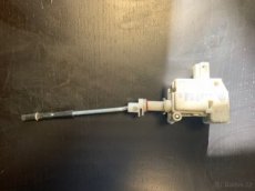 Octavia 1 motor otevírání klapky plnění paliva