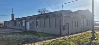 Průmyslový areál – haly, dílny, garáže, kanceláře, parkování