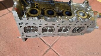 Hlava motoru Toyota Yaris 1,3 64 kW