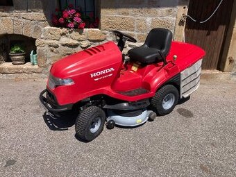 Zahradní traktor Honda 2417
