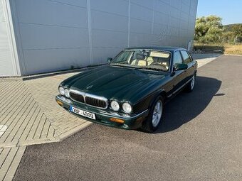 Jaguar XJ8 4.0 V8 (X308)