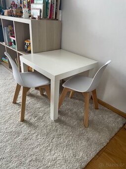 Židle a stůl