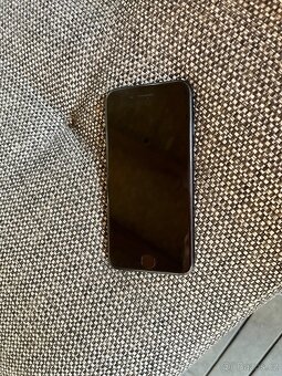 Apple IPhone Se 2022 64 gb- záruka