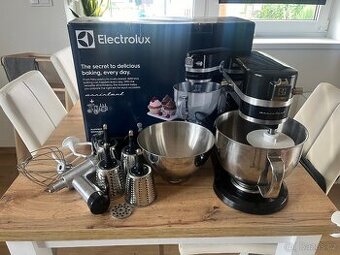 Prodám kuchyňského robota Electrolux Assistent EKM4200