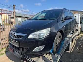 OPEL ASTRA J 2011 na náhradní díly ND