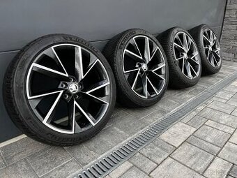 Zimní originál Škoda 235/40 r19 Michelin