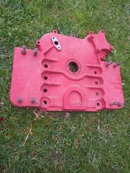 Těžká prsa - víko motoru Zetor Uř1