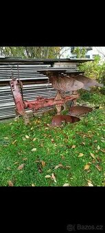 Dvouradličný obracecí pluh