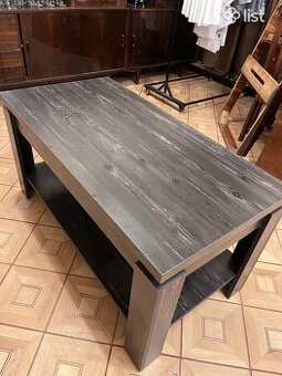 Dreveny stul s osvetlenim