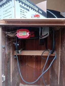 Elektrická stolní pila