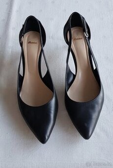 Dámské černé lodičky – značka Baťa