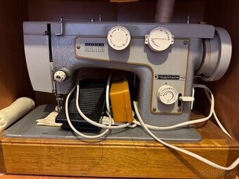 Retro šicí stroj Podolsk 142 – elektrický, s pedálem