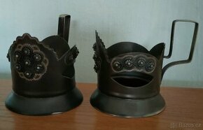 Kovové držáky na pohárky - podšálky