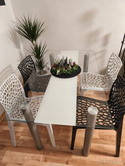 Jídelní stůl plus židle