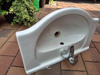 Prodám keramické umyvadlo + páková baterie + hadičky na vodu