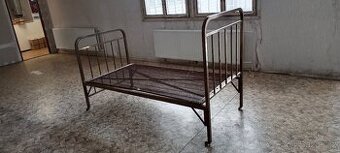 Mosazná postel