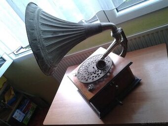 Gramofon na kliku starožitnost - 1
