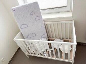 Dětská postýlka s matrací