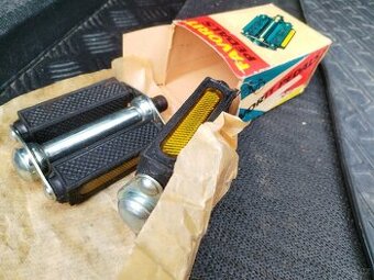 Pedály, originál nepoužité, uloženka