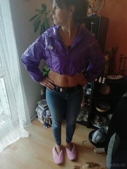 Nová, "lakovaná" krátká bundička Bershka, v. M, možná větš