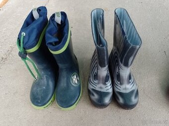 Prodám dvoje dětské holínky vel. 26/27