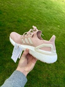 Růžové boty Adidas ultraboost