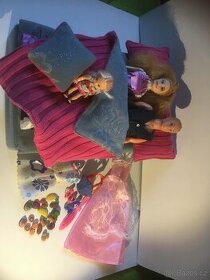 čalouněná postel pro Barbie - 1