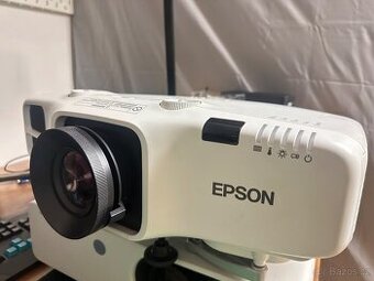 Projektor Epson eb-5530U - 1