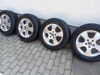 ŠKODA OCTAVIA II 195/65 R15 91H velmi pěkný stav