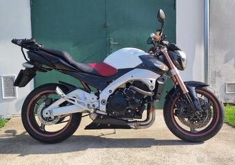 SUZUKI GSR 600
