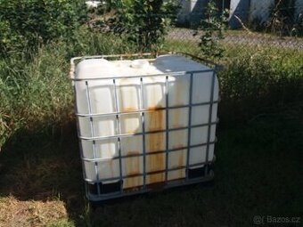 1000 litrová IBC nádrž